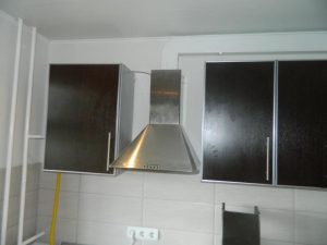 Установка вытяжки на кухне в Казани
