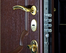 Замена замка на металлической двери Legran в Казани